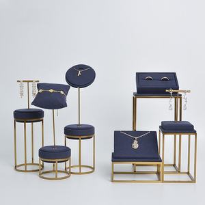 Vente en gros d'accessoires de présentation de bijoux de luxe JINSKY support en métal haut de gamme présentoir de collier buste de collier - Product Image 3