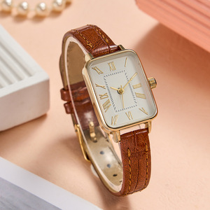 Montre à quartz vintage pour femme avec cadran rectangulaire, bracelet élégant en similicuir, montre-bracelet décontractée et tendance pour un usage quotidien - Product Image 2