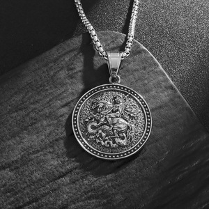Yunnique – collier avec pendentif en acier inoxydable, chevalier tueur de dragon de saint George, unisexe, design rond vintage, bijoux cadeau - Product Image 3