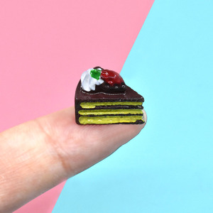 Cabujón <span class=keywords><strong>de</strong></span> resina con reverso plano para pastel triangular <span class=keywords><strong>de</strong></span> fresa simulado para hacer joyería DIY, casa <span class=keywords><strong>de</strong></span> muñecas, relleno <span class=keywords><strong>de</strong></span> limo <span class=keywords><strong>de</strong></span> comida en miniatura - Product Image 3