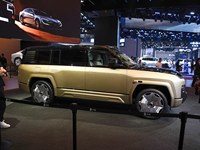 BYD U8L 2025 Grand SUV de Luxe à Autonomie Étendue, Transmission Intégrale, Autonomie de 1160 km, Extérieur Robuste, Intérieur Premium Confortable, Conduite Stable