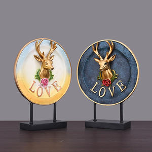 Ornement en résine de cerf minimaliste pour couple, design animal peint à <span class=keywords><strong>la</strong></span> main pour <span class=keywords><strong>la</strong></span> Saint-Valentin, décoration de <span class=keywords><strong>la</strong></span> maison et cadeau de pendaison de crémaillère - Product Image 4