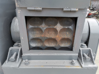 Machine à briquettes de poudre de charbon de biomasse de coque de noix de coco, presse à rouleaux, machine hydraulique de pressage de boulets de poussière de charbon