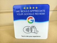 Carte NFC colorée pour avis Google avec puce NFC213, résistante à l'eau et aux intempéries, design et taille personnalisés