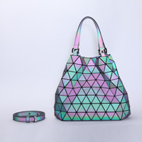 Offre Spéciale personnalisé miss unique salut vis design de mode style européen noir pu irisé arc-en-ciel réfléchissant sac à main fourre-tout sac à main