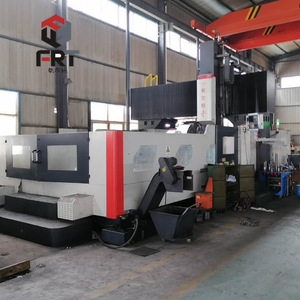 Vente immédiate : Fraiseuse CNC à portique de quatre mètres, table rotative à quatre axes, tête de fraisage à angle droit, système de commande FANUC BT50 - Product Image 4