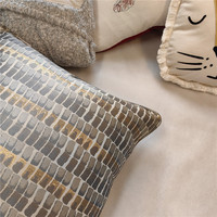 Housse de coussin jacquard métallique moderne à faible MOQ, personnalisée, décorative, pour la vente en gros
