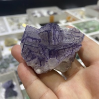 Vente en gros de grappes de cristal de fluorite naturelle à veines violettes, spécimens bruts en forme de treillis, collection de minéraux cubiques en provenance de Chine