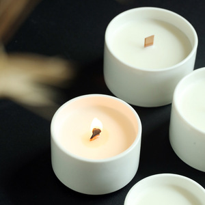 Bougie en cire de soja dans un pot en céramique écologique et biologique, hautement parfumée, réutilisable, pour mariages et décorations de Noël - Product Image 5