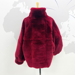 Giacca Corta di Lusso in Vera Pelliccia di Coniglio Rex - Cappotto Invernale da Donna Morbido e Caldo con Texture Vellutata - Product Image 3