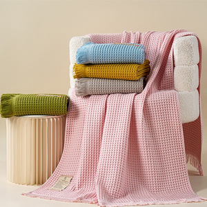 Serviette de plage gaufrée en coton 90x180cm, couleur unie moderne, double face, <span class=keywords><strong>avec</strong></span> franges, écologique, personnalisable en petites séries - Product Image 1