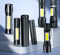 Senter LED Mini AA USB Isi Ulang untuk Berkemah dengan Zoom yang Dapat Disesuaikan Jarak Jauh Tahan Air IP54 Jarak Sinar 1000m+