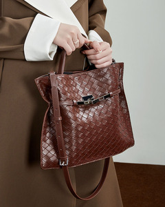 Sacs à main en cuir véritable tressé pour femmes, grande capacité, sacs à bandoulière pour dames, vente chaude, nouvelle collection - Product Image 4