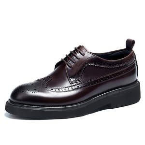Chaussures habillées carrées pour hommes en cuir brocart gravé, faites à la main, haut de gamme, respirantes, antidérapantes, pour mariages et événements formels - Product Image 5
