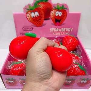 Jouets à presser 2026 : Mini-balle souple en silicone TPR en forme de fraise mignonne, jouet anti-stress et anti-anxiété pour la décompression - Product Image 1