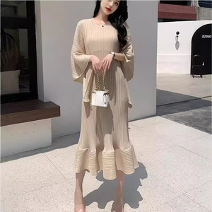 Nuovo Abito Lungo <span class=keywords><strong>Elegante</strong></span> e Sofisticato a Trapezio in Poliestere Rosso Lampone con Scollo a V, Taglie Forti, con Volant, da <span class=keywords><strong>Donna</strong></span>, <span class=keywords><strong>Estivo</strong></span> 2026 - Product Image 4