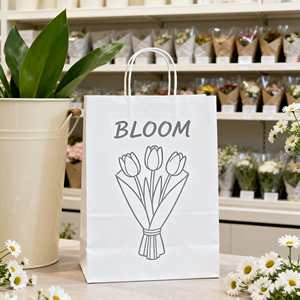 Bolsas de compras de papel Kraft ecológicas de bajo precio, logotipo y tamaño personalizados para floristería, tienda de cosméticos, embalaje de regalo al por menor - Product Image 1