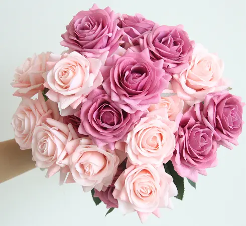 Roses artificielles avec une tête pour la décoration de la maison Bouquets de mariage Flanelle humide Émuler Rose