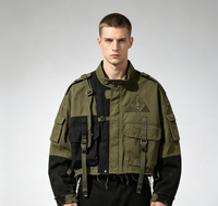 Veste tactique verte avec empiècements noirs et plusieurs poches cargo, sangles à boucles, fabricant OEM de streetwear