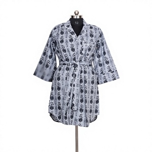 Robe décontractée pour femme en 100 % coton imprimé, col chemise, avec ceinture, manches trois quarts, coupe ample, longueur mini, en polyester tissé - Product Image 1