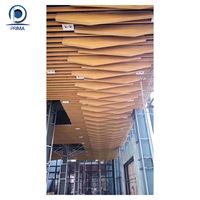 Plafond en tube carré Planches de plafond modernes personnalisées Bois et aluminium pour hôtel Matériaux ignifuges Plafond en tube carré