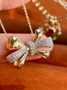เครื่องประดับทองคำแท้ 18K ยี่ห้อซินฟลายสำหรับผู้หญิง จี้รูปผีเสื้อประดับเพชรธรรมชาติ สร้อยคอสำหรับใส่ทุกวัน - Product Image 1