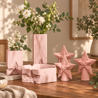 Plateau en céramique rose et collection de sculptures étoiles – Décoration géométrique pour la maison, idéal pour la présentation sur table