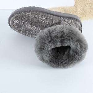 Nuevas <span class=keywords><strong>botas</strong></span> <span class=keywords><strong>Uggs</strong></span> de innovación para <span class=keywords><strong>mujer</strong></span>, <span class=keywords><strong>botas</strong></span> de nieve con adornos de cristal ostentosos con venta al por mayor de nuevos materiales - Product Image 2
