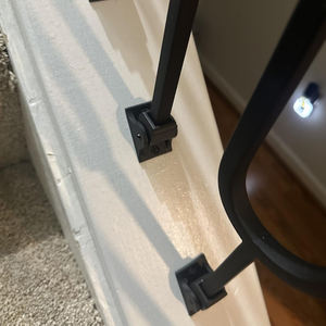 Barandillas y barandillas de escalera de hierro forjado pesado Interior de casa moderna de mediados de siglo, barandillas y pasamanos de diseño de cobre frotado con aceite - Product Image 5