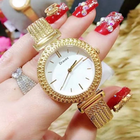 Montre-bracelet de luxe en acier inoxydable, 32 mm, cadran au design simple, montre à quartz dorée tendance pour femme, vente en gros, faible MOQ