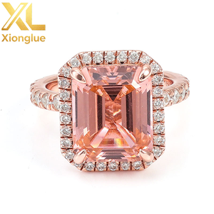 Anillo de Compromiso con Certificado GRC, Anillo de Oro Rosa de 10K con Gema Rosa de 5.5ct Cultivada en Laboratorio, Corte Esmeralda, Joyería para Mujer - Product Image 1