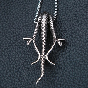 Collar con colgante de serpiente de tres cabezas de acero inoxidable yunnique, joyería del zodiaco animal para hombre, cadena de perlas de 60cm, accesorio de moda - Product Image 2
