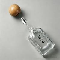 Atomiseur de parfum élégant de qualité supérieure 100 ml avec capuchon sphérique en bois naturel, corps en verre, échantillon gratuit, emballé en carton pour usage domestique quotidien
