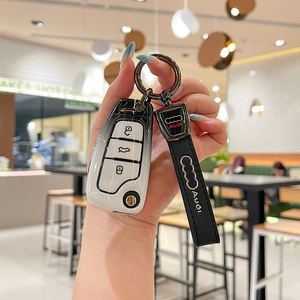 Étui de protection pour clé de voiture en alliage de zinc, gel de silice et TPU pour Audi Q3 Q7 Q5 TT Q2L A3 A1, porte-clés pliable, accessoires de sac - Product Image 4