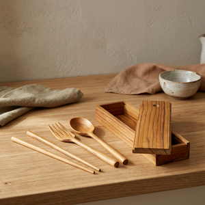 Boîte à couverts en bois (cuillère, fourchette, baguettes) en bois de teck - Product Image 3
