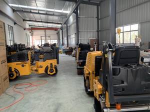 Kubota 1 Tonne Ride-On Doppelt rommel Hydraulischer Antriebs fertiger Pflaster <span class=keywords><strong>Padfoot</strong></span> <span class=keywords><strong>Roller</strong></span> Mini Vibrations-Straßenwalzen-Verdichter motor pumpe - Product Image 6