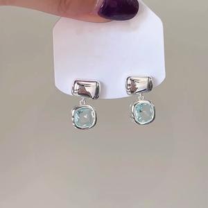 Pendientes Colgantes de Plata de Ley S925, Color Azul Agua Claro, Azul Marino, Estilo Rock Sugar, Versátiles para Uso Diario, Elegantes, Exquisitos y de Alta Gama - Product Image 5