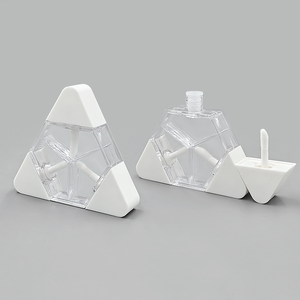 Chai nhựa PETG <span class=keywords><strong>3</strong></span> trong <span class=keywords><strong>1</strong></span> hình tam giác đựng son bóng, màu đen, vàng hồng - Product Image 1