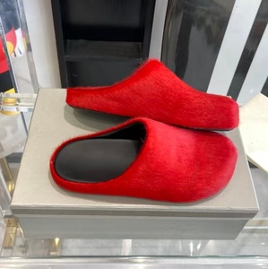 Pantuflas de felpa para hombre y mujer, diseño de suela gruesa, pantuflas suaves de alta calidad, pantuflas de piel sintética a la moda, pantuflas de lana cómodas e informales - Product Image 5