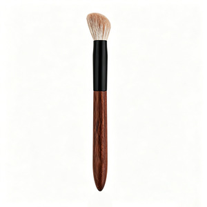 Brocha de maquillaje de pelo animal con contorno inclinado para colorete y sombra de ojos, uso general, mango de madera, origen Cangzhou - Product Image 3