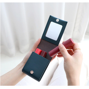 Estuche para guardar tubos de lápiz labial, bolsa de cuero PU coreana para lápiz labial, bolsa de maquillaje pequeña y portátil con logo personalizable. - Product Image 1