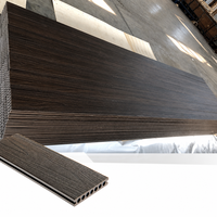 Système de terrasse DONGJIAN en composite bois gris clair imperméable avec garde-corps, revêtement de sol extérieur emboîtable pour l'extérieur