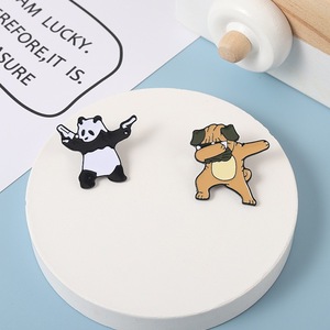 Nhà Máy Tùy Chỉnh Kim Loại Pug Panda Men Pins Huy Hiệu Vui Nhảy Trâm Cài Với Lụa Màn Hình In Ấn Men Cứng Ve Áo Pin Giá Rẻ - Product Image 3