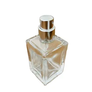 Flacon de parfum en verre transparent carré personnalisé de 30ml 50ml 100ml avec atomiseur à pression avec grand bouchon en aluminium