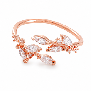 Anello in Oro Rosa con Cristalli e Strass, Design a Pianta, Montatura a Griffe, Gioiello da Donna per Fidanzamento - Product Image 3