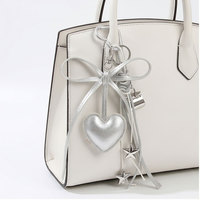 Breloque de sac en cuir PU avec nœud papillon argenté et étoile, porte-clés tendance, pendentif pour sac à main, accessoires pour femmes