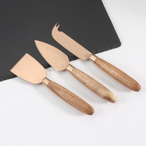 Affettatrice Multiuso Ecologica in Acciaio Inox, Utensile per Tagliare Formaggio Placcato Argento con Manico in Legno per Burro, Dolci e Torte - Product Image 4