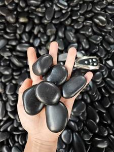 Venta caliente adoquín blanco natural y piedra de Río rodante decoración de jardín negro pulido para mejorar el jardín - Product Image 5