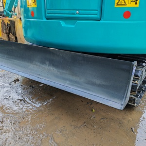 Mini-excavatrice sur chenilles Kobelco SK75 d'<span class=keywords><strong>occasion</strong></span> de haute qualité avec pompe principale, offrant des performances exceptionnelles. - Product Image 5