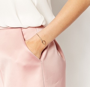 Atacado: Nova Pulseira Bracelete Aberta Feminina Banhada a Ouro, Prata e Rosé com Nó Simples – Joia Elegante para Mulheres - Product Image 6